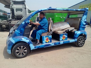 八一迷彩车