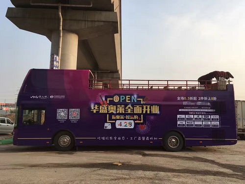 双层敞篷车体广告
